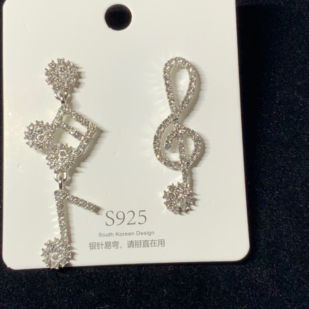 Elegant Silver Musical Note Earrings